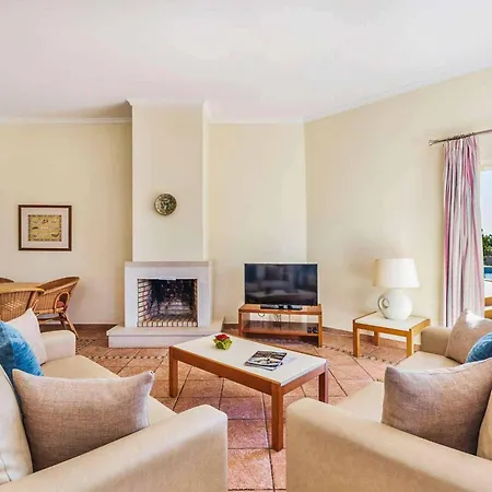 Tulipa Negra Αλμπουφέιρα