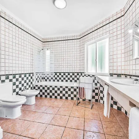 Tulipa Negra Βίλα *